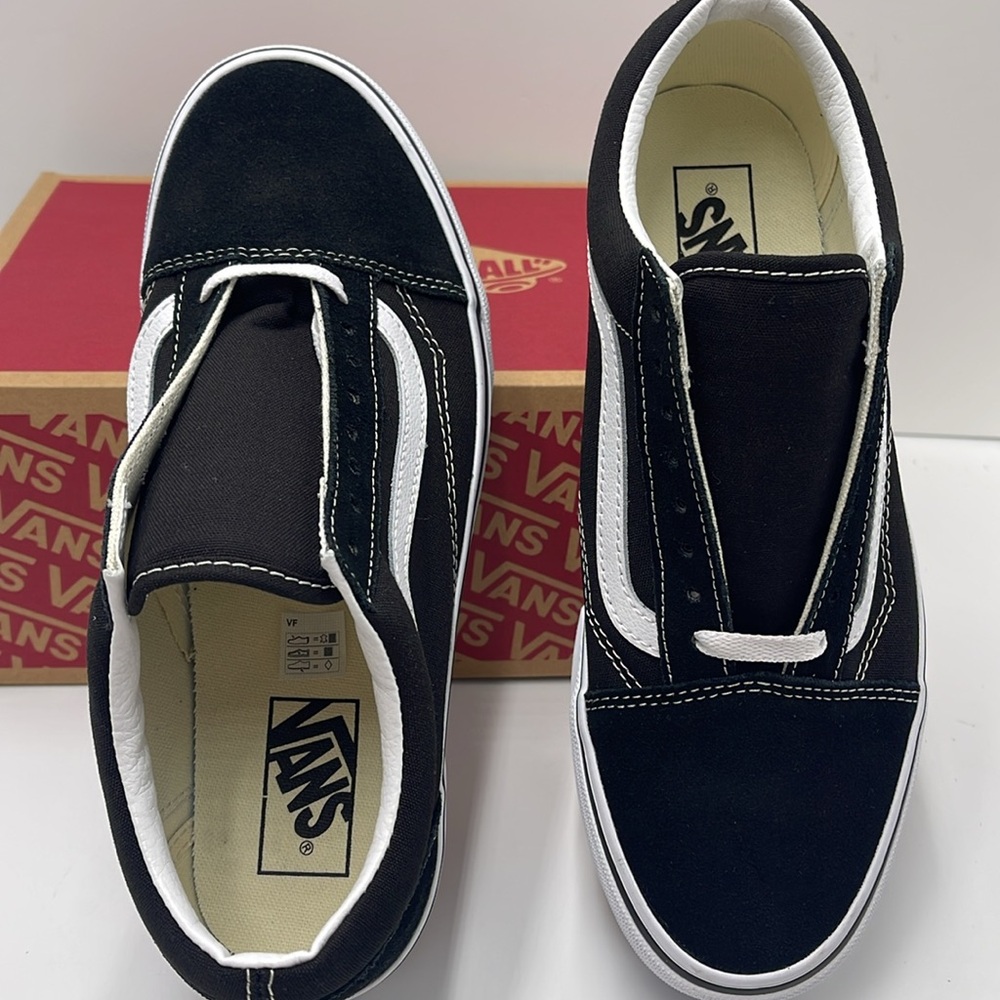 Vans Women’s Old Skool Stackform Suede/Canvas Black/True W
VN0A7Q5M6BT
Platforms - Picture 12 of 16